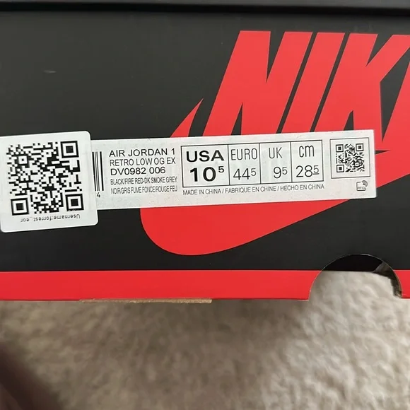 Air Jordan 1 Retro Low - Picture 5 of 5